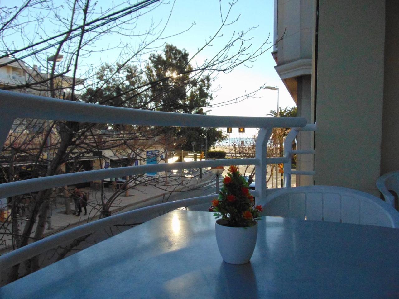 Apartaments Voramar Cambrils Exteriör bild